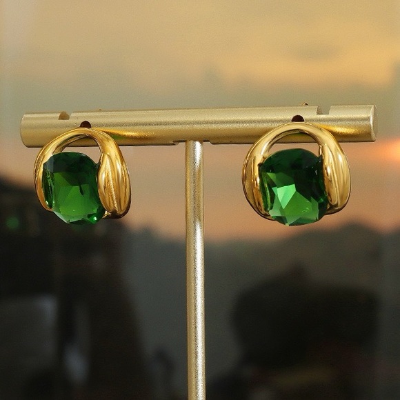 NEW💎18K Gold Simulated Green Tourmaline Earrings*Green Emerald Earrings - Picture 4 of 4